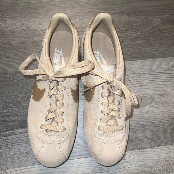 Women’s Nike sneaker - Picture 4 of 9